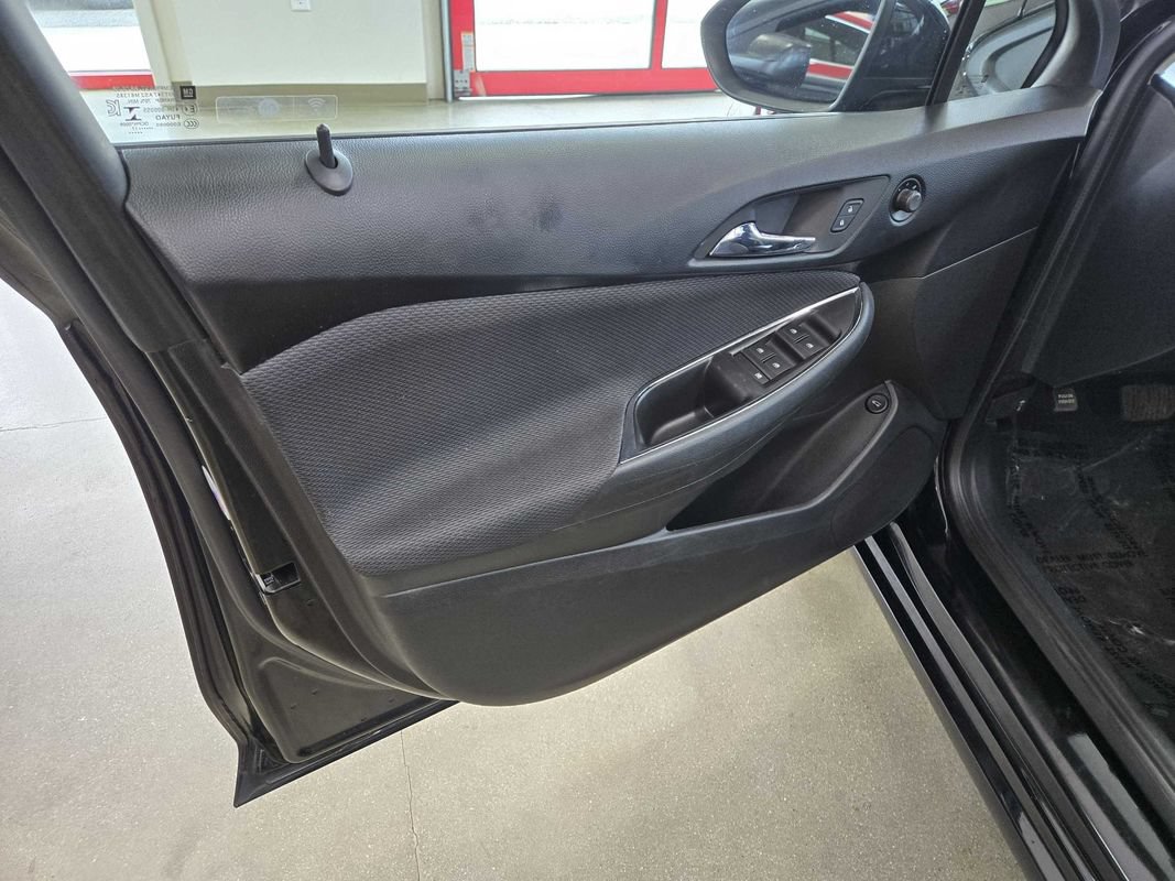 Used 2017 Chevrolet Cruze LS FWD image 10