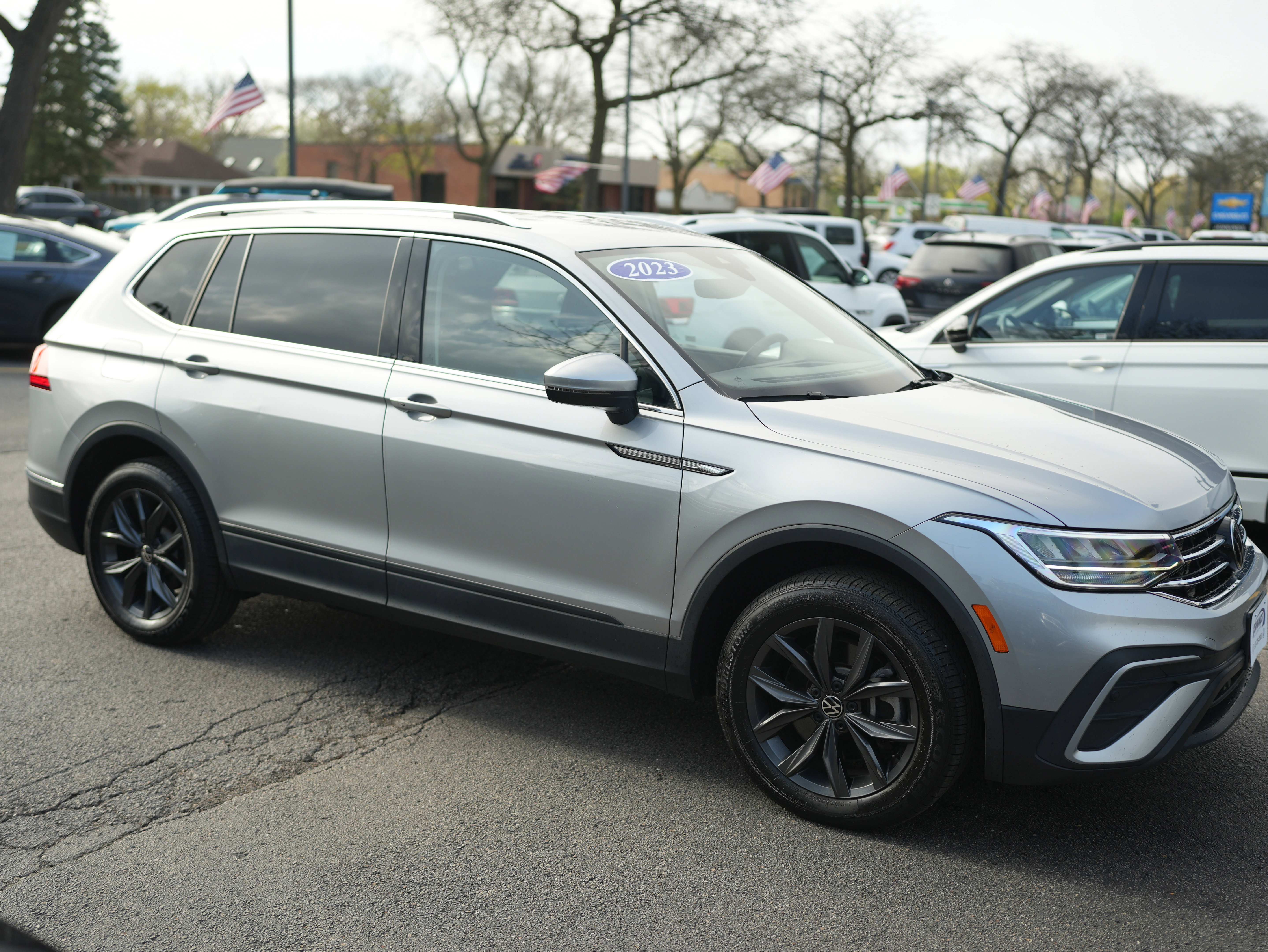 Certified 2023 Volkswagen Tiguan SE image 9