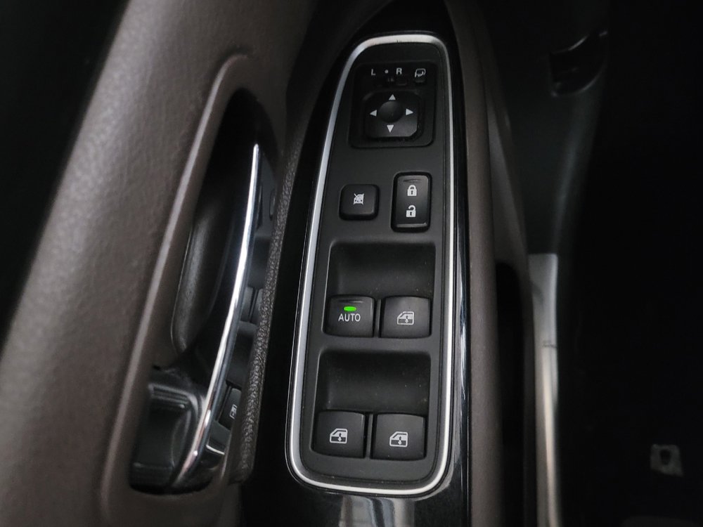 Used 2018 Mitsubishi Outlander SEL image 27