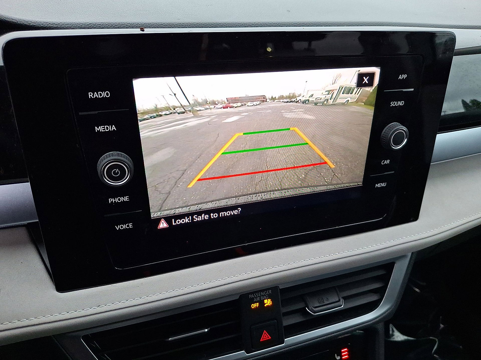 Used 2025 Volkswagen Taos SE FWD image 15