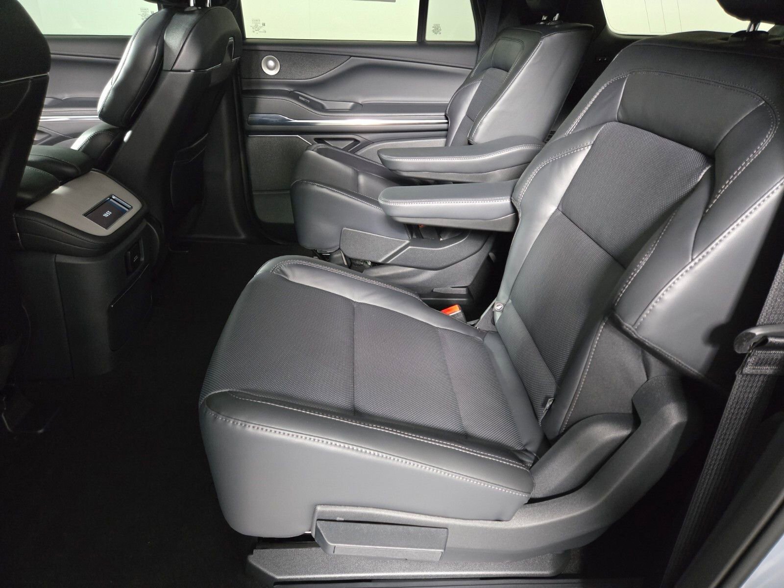 New 2026 Lincoln Navigator L Reserve w/ Jet Appearance Package AWD/4WD image 14