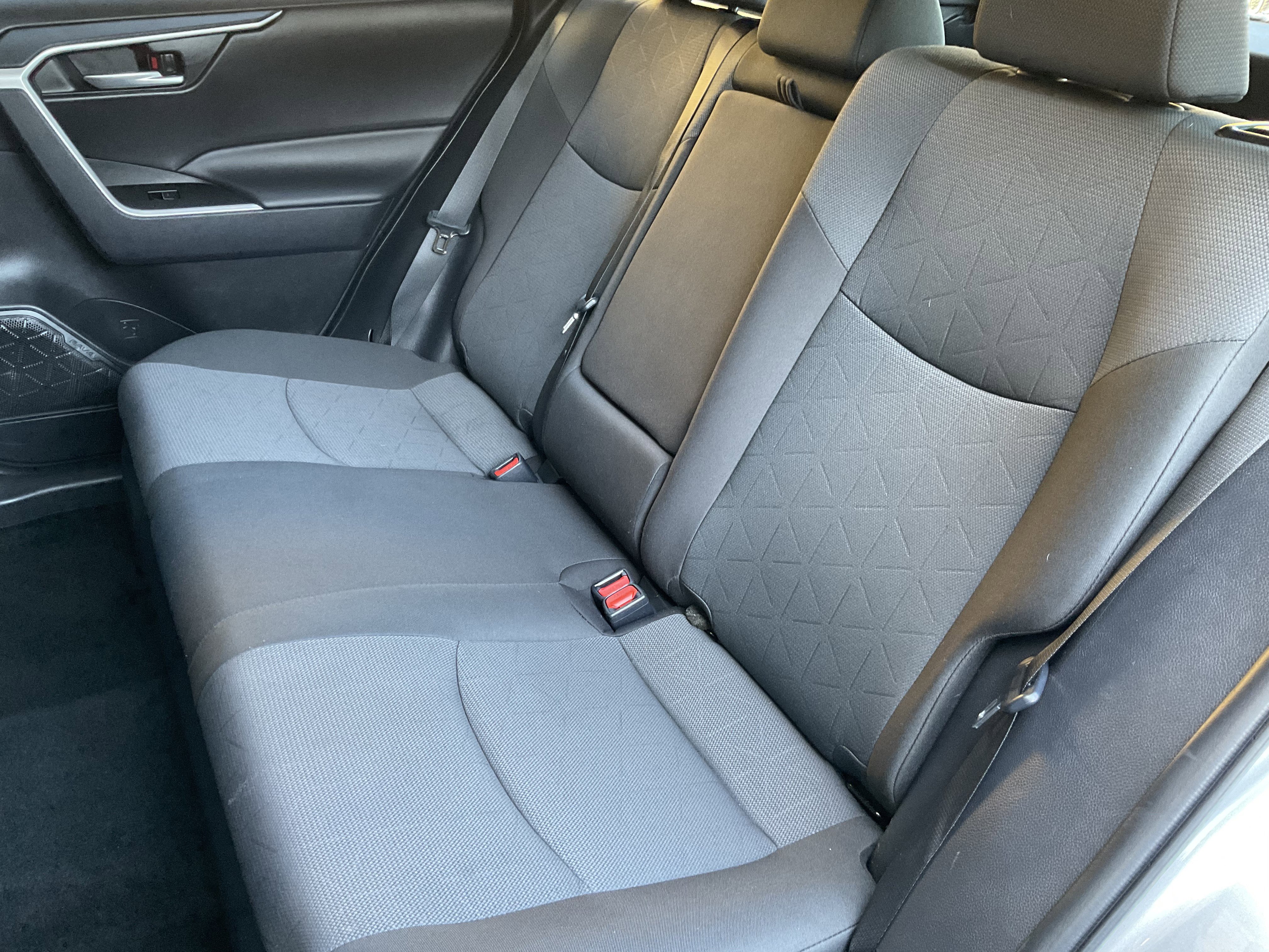 Used 2025 Toyota RAV4 XLE AWD/4WD image 32