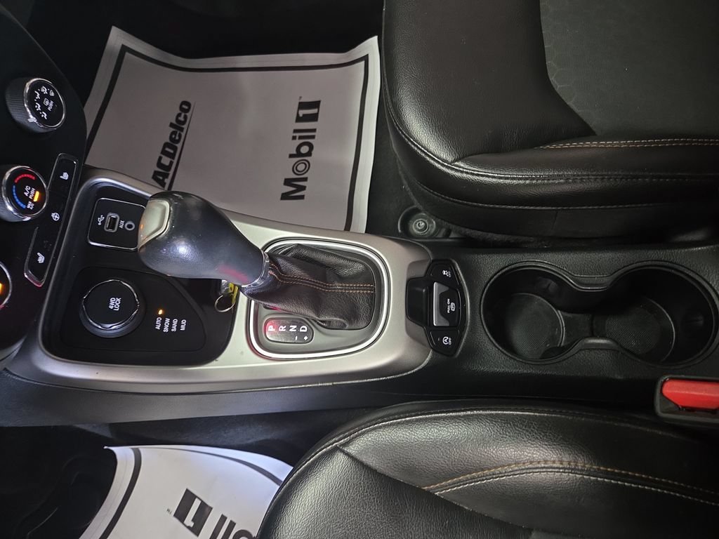 Used 2018 Jeep Compass Latitude w/ Cold Weather Group AWD/4WD image 11