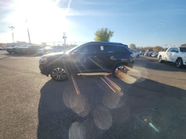 Certified 2022 Jeep Compass Limited w/ Sun and Sound Group AWD/4WD image 30