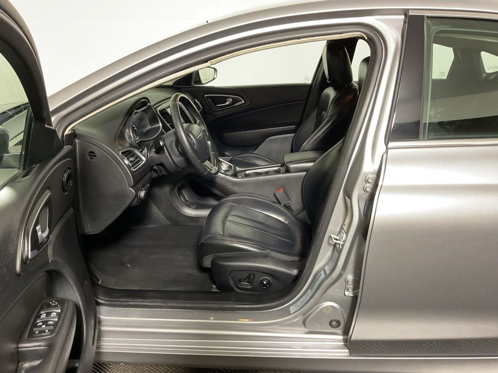 Used 2017 Chrysler 200 Limited Platinum FWD image 21