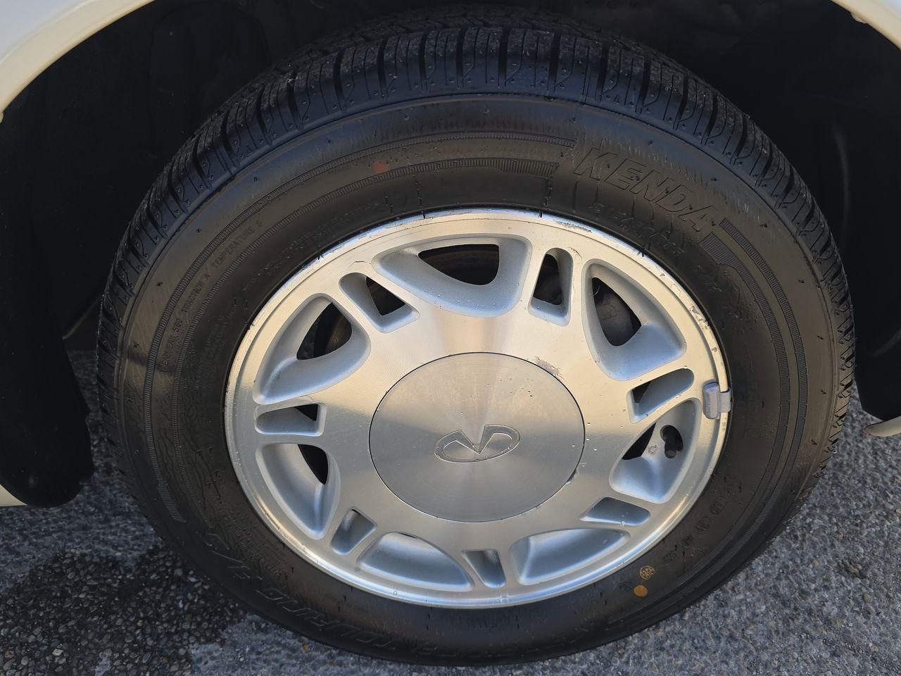 Used 1997 INFINITI J30 RWD image 16