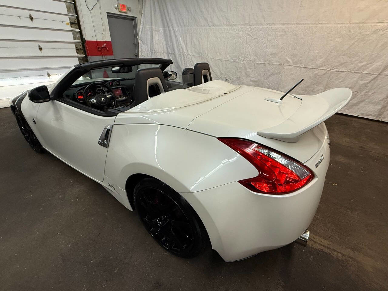 Used 2014 Nissan 370Z Touring w/ Sport Package image 3