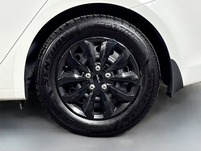 Used 2017 Kia Forte LX image 27