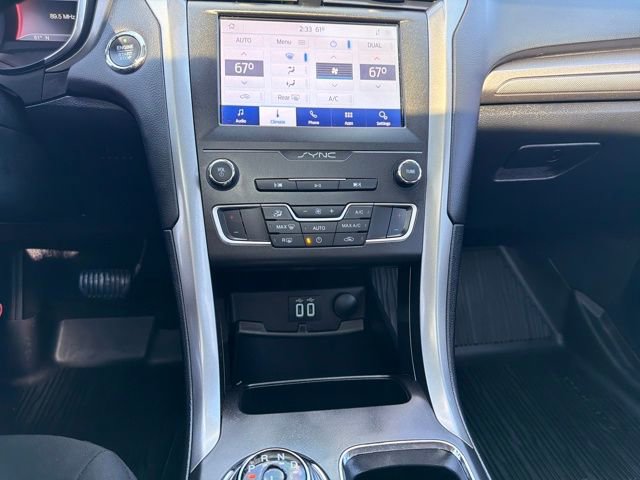 Used 2020 Ford Fusion SE image 21