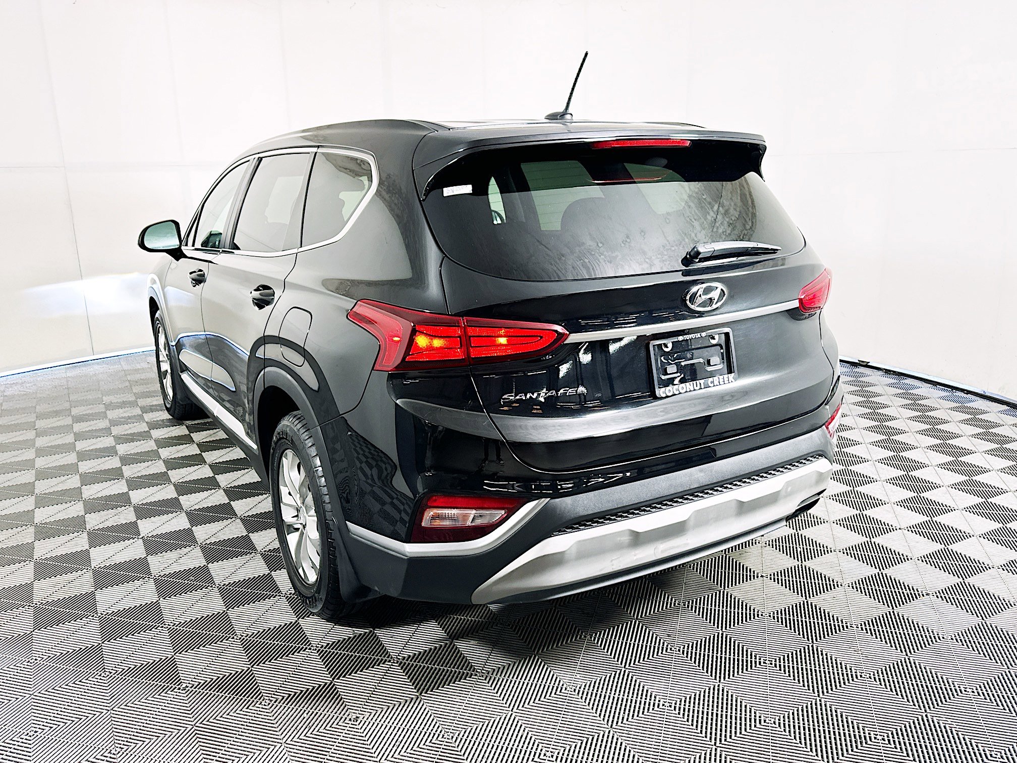 Used 2020 Hyundai Santa Fe SE FWD image 5