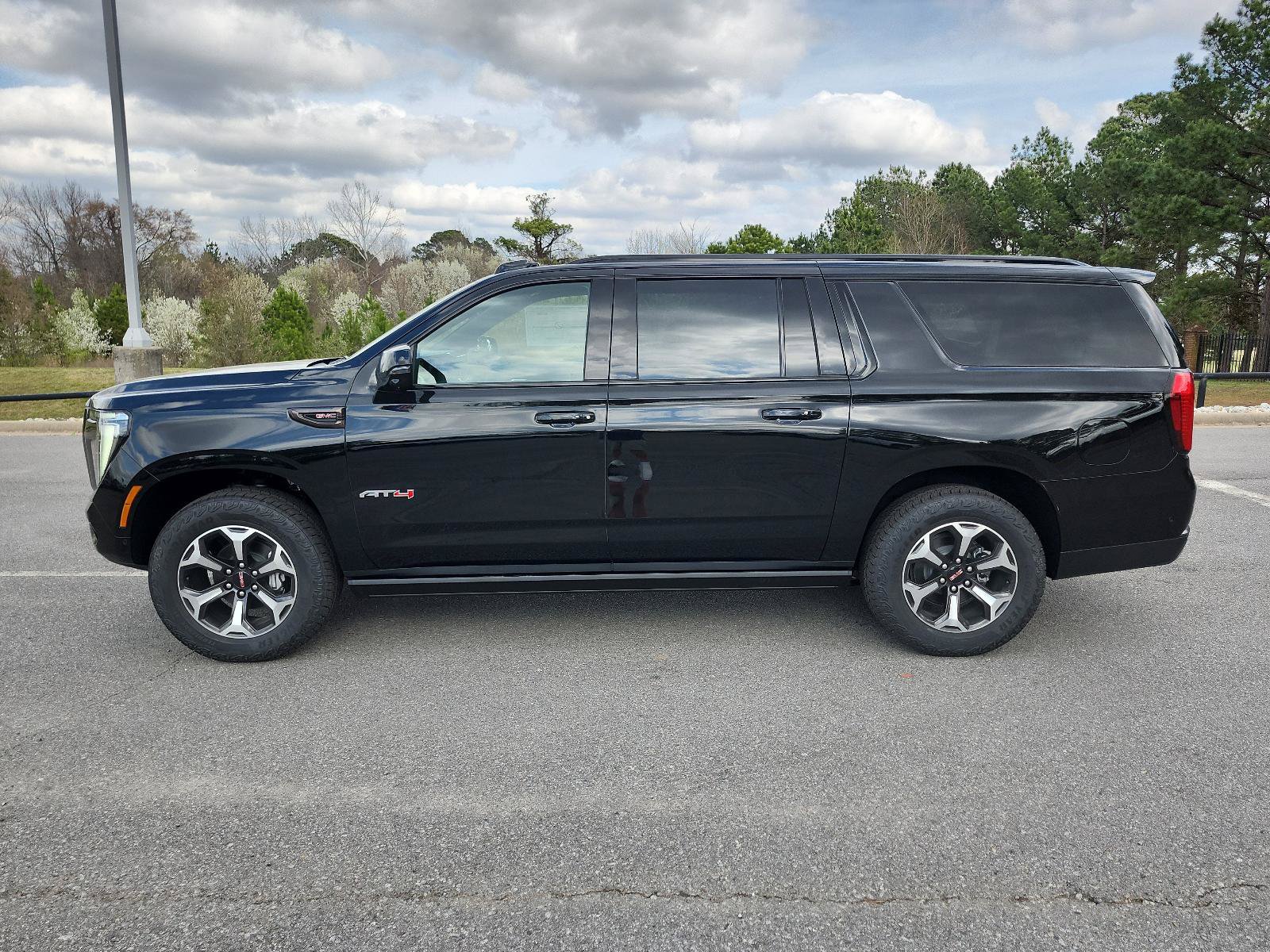 New 2026 GMC Yukon XL AT4 Ultimate AWD/4WD image 2