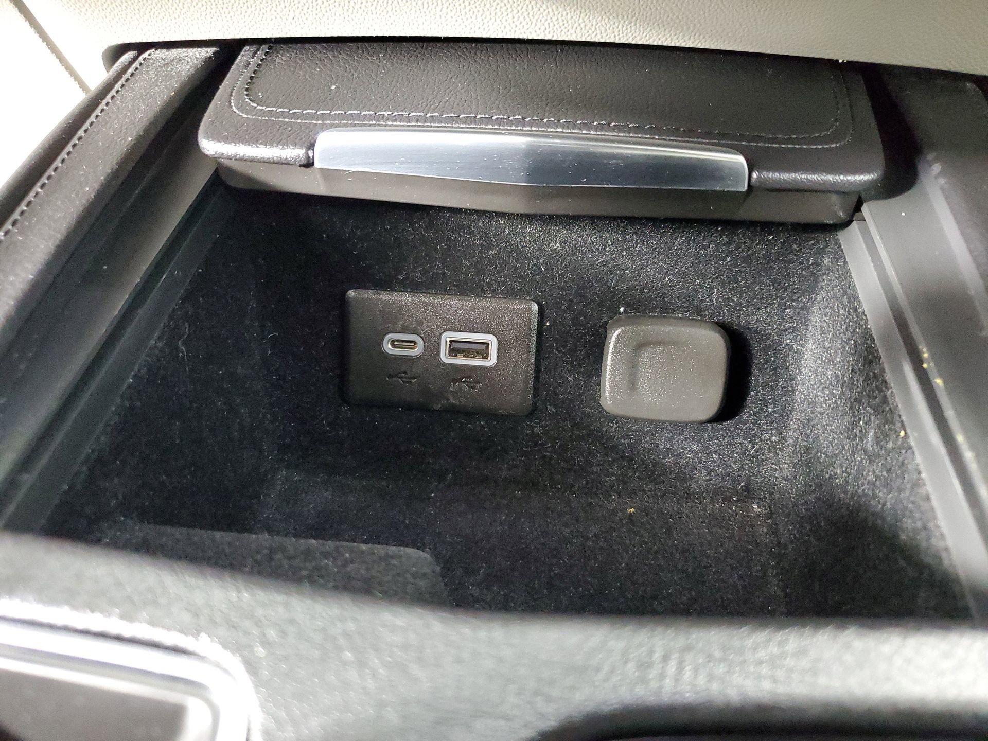 Used 2020 Cadillac XT4 Premium Luxury image 41