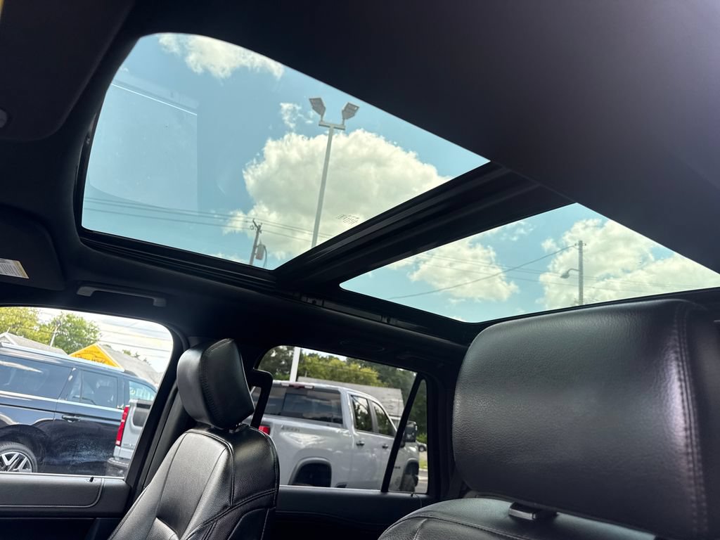 Used 2019 Ford Expedition XLT w/ Equipment Group 202A AWD/4WD image 33