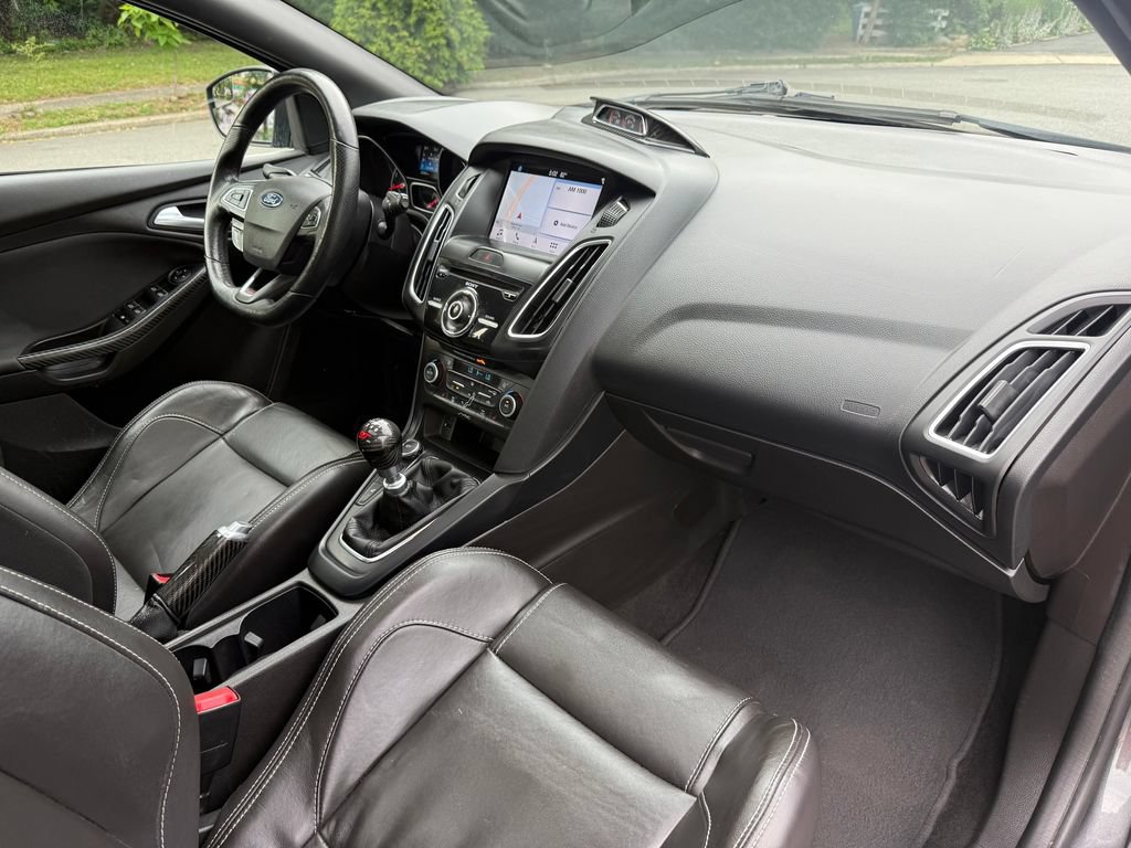 Used 2017 Ford Focus ST w/ Equipment Group 402A FWD image 35