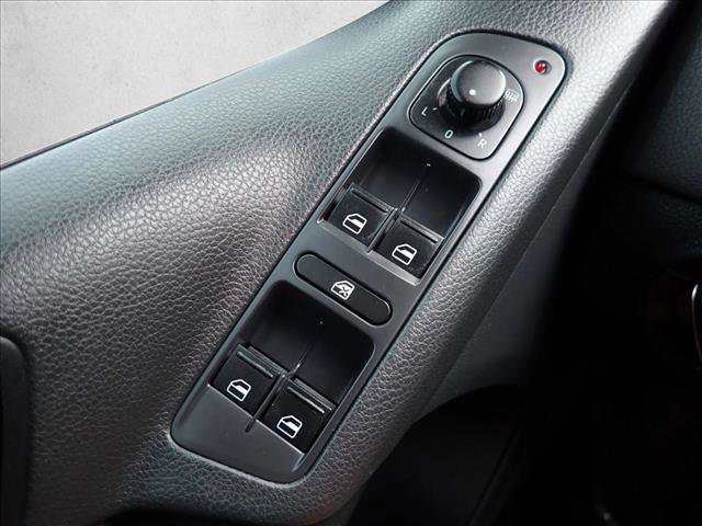 Used 2013 Volkswagen Tiguan S image 21