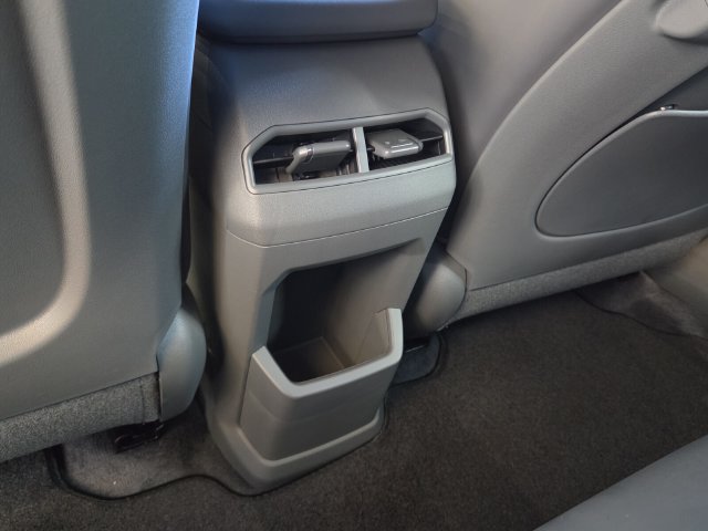 New 2027 Kia EV3 Wind FWD image 9