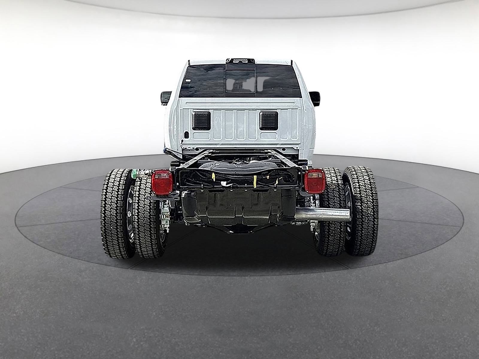 New 2026 RAM 5500 4x4 Crew Cab image 4