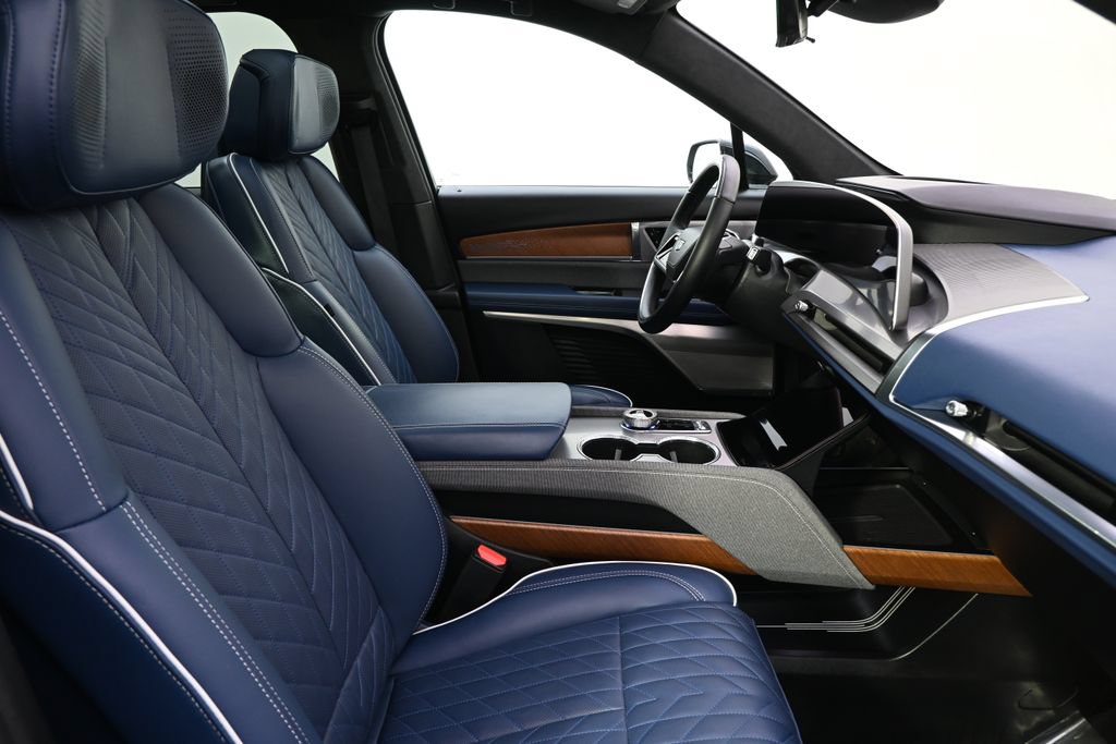 New 2026 Cadillac Vistiq Premium Luxury w/ LPO, Floor Liner Package AWD/4WD image 16