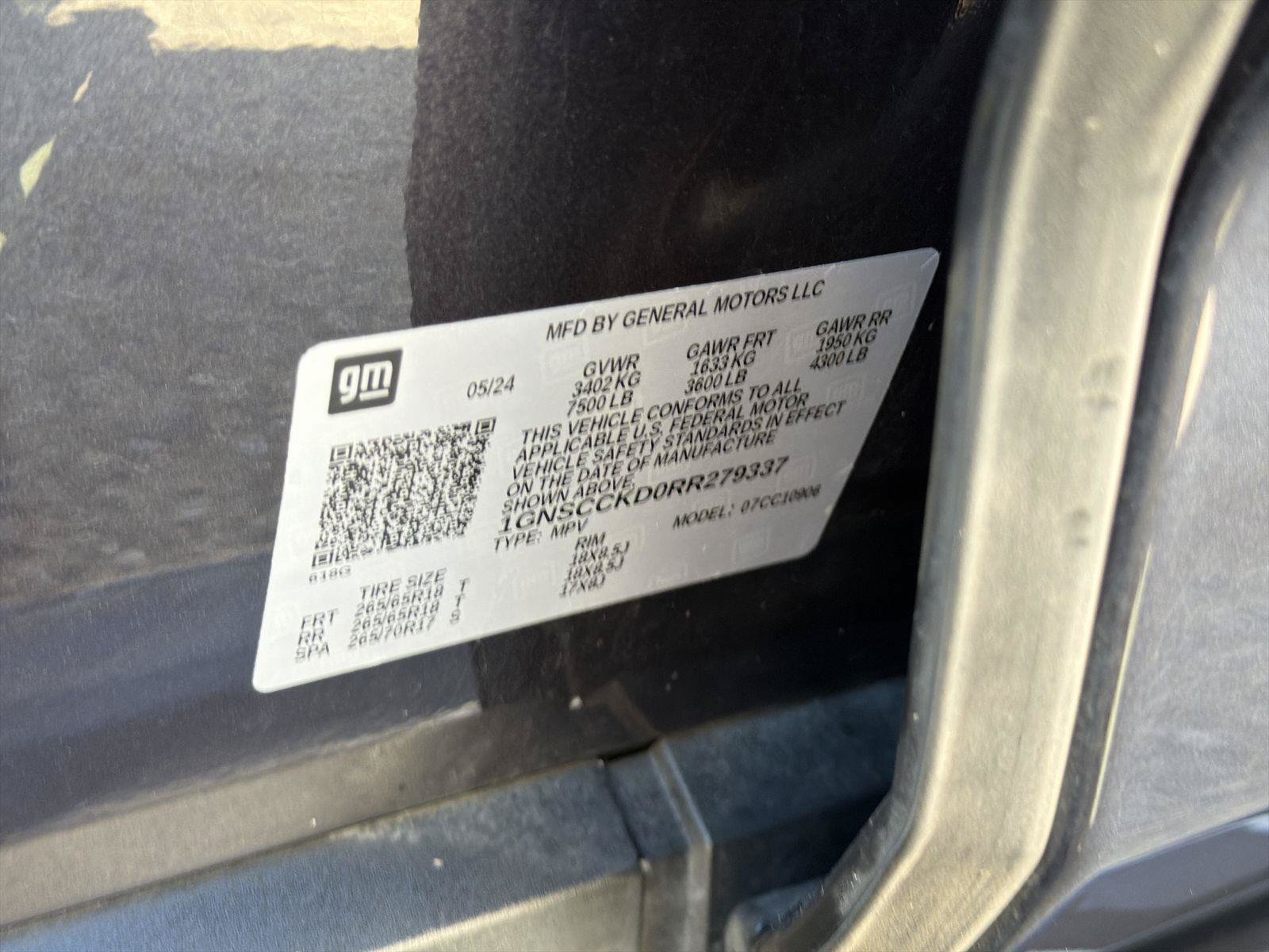 Used 2024 Chevrolet Suburban LT RWD image 34