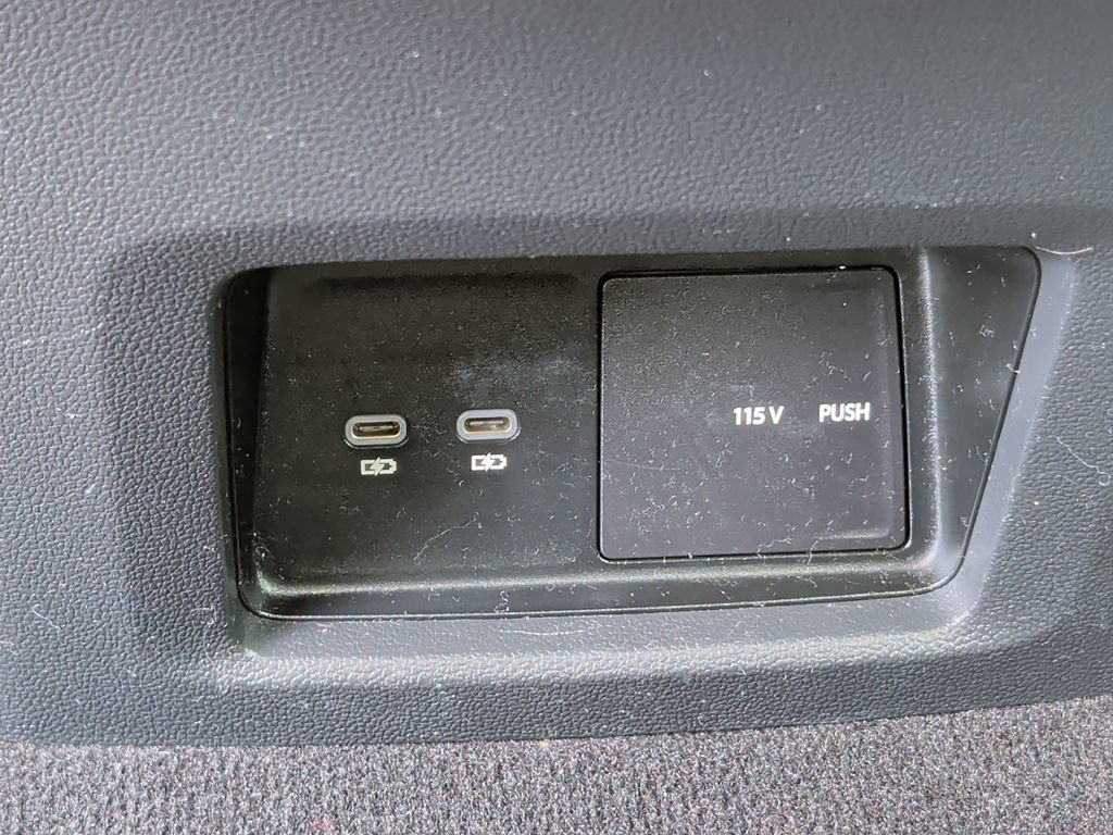 Used 2025 Volkswagen Atlas SE AWD/4WD image 32