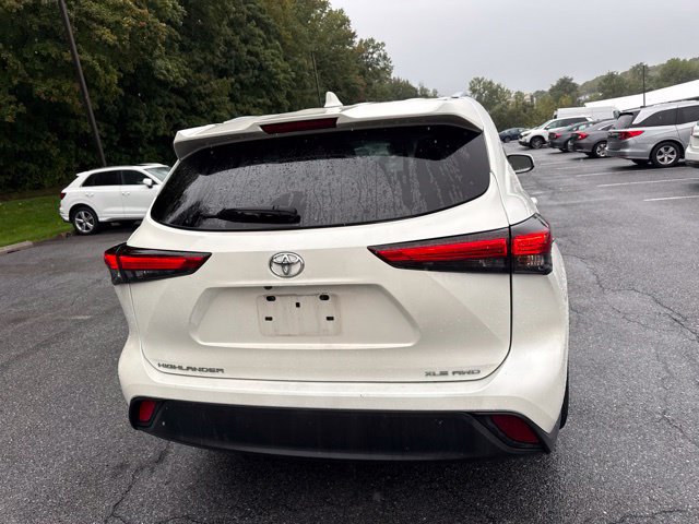 Used 2021 Toyota Highlander XLE AWD/4WD image 5