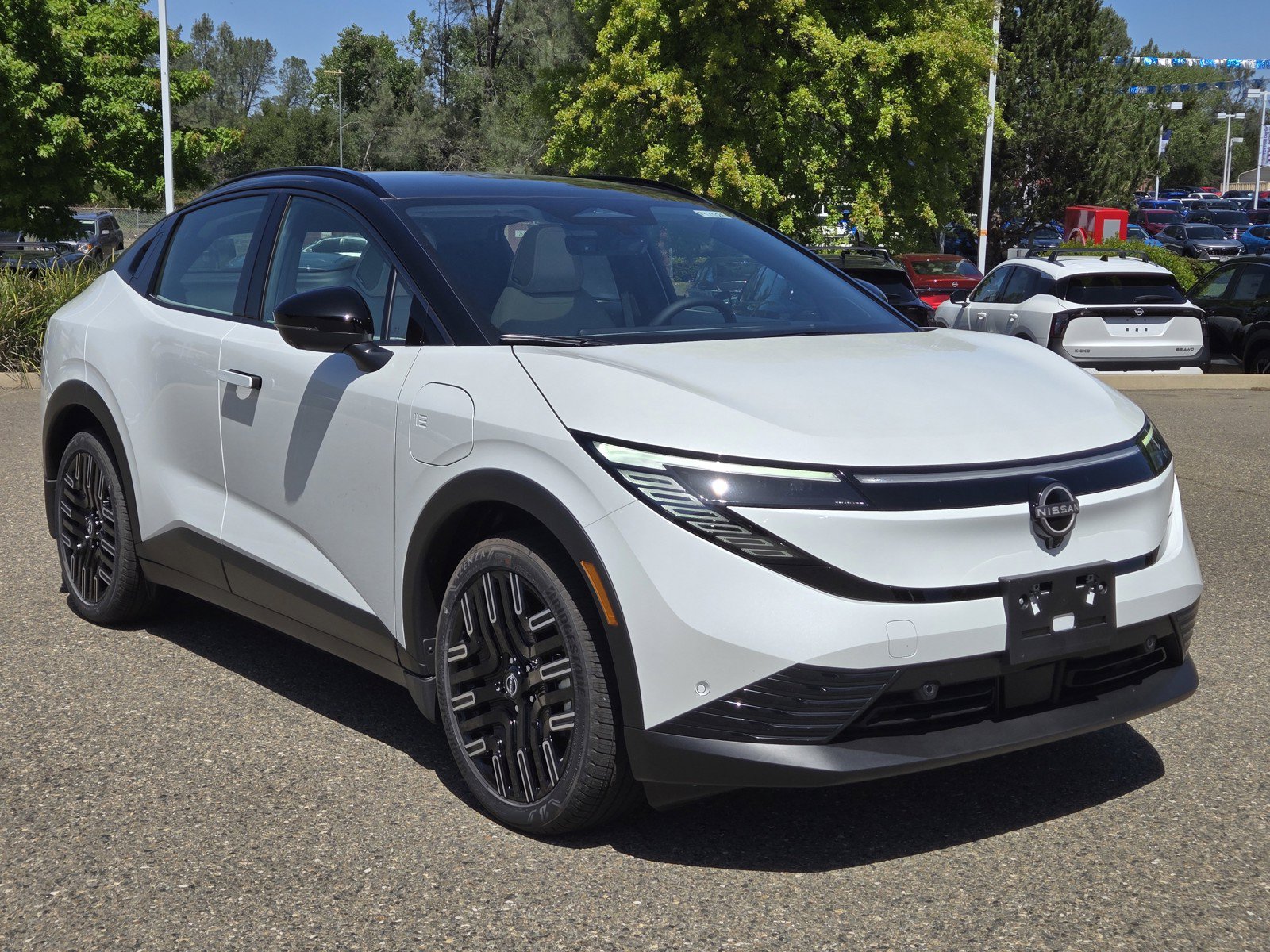 New 2026 Nissan Leaf Platinum+ w/ Illuminated Package