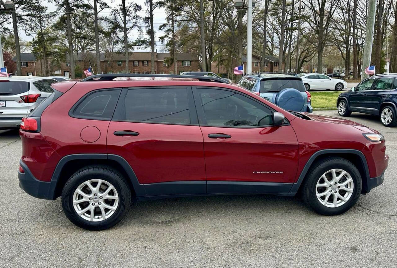 Used 2016 Jeep Cherokee Sport AWD/4WD image 7