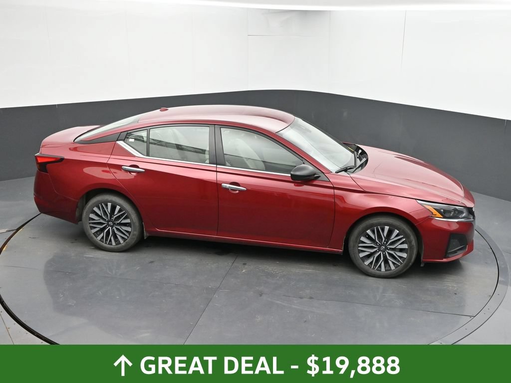 Used 2025 Nissan Altima 2.5 SV FWD image 38