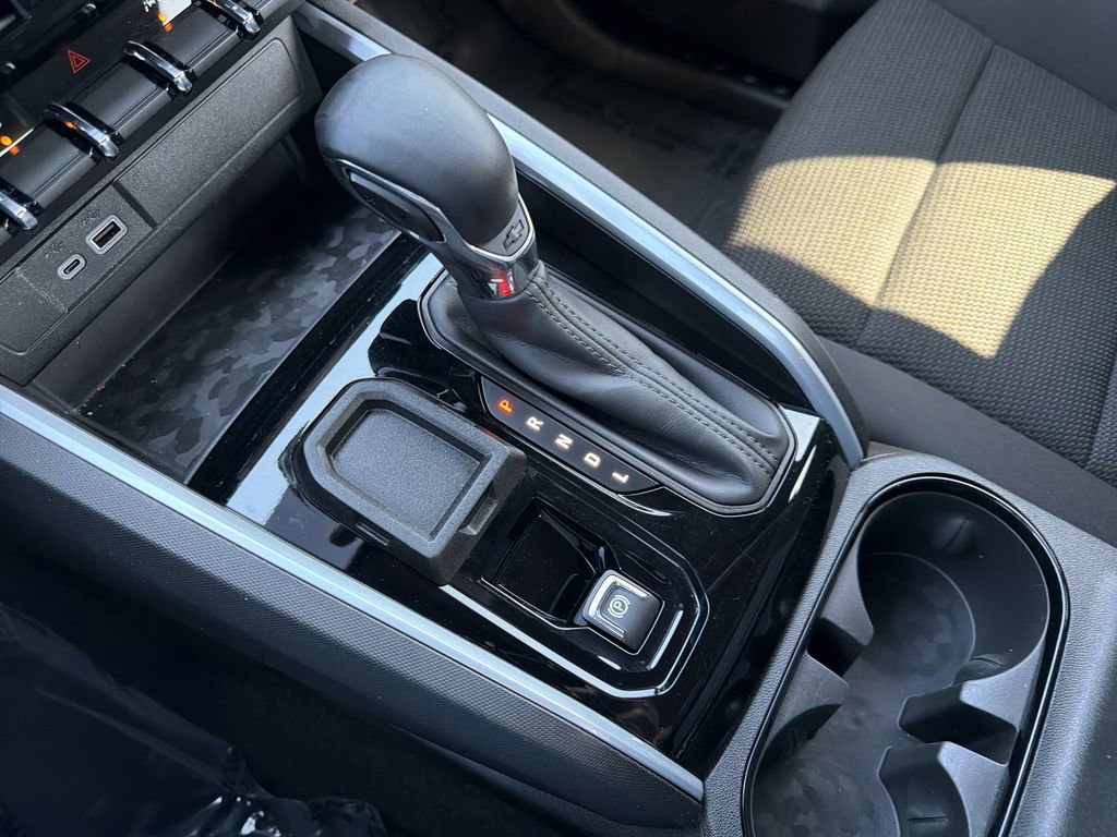 Used 2024 Chevrolet Colorado LT w/ LT Convenience Package image 8