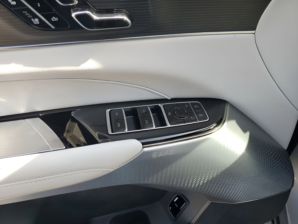 New 2026 Cadillac Lyriq Premium Luxury w/ LPO, Floor Liner Package image 28