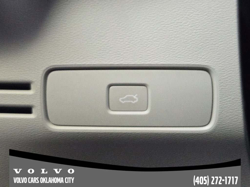 Certified 2026 Volvo XC40 B5 Plus w/ Climate Package image 21