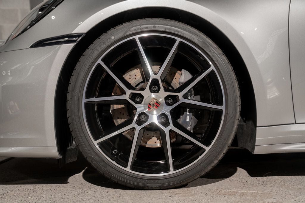 Used 2025 Porsche 911 Carrera T RWD image 13