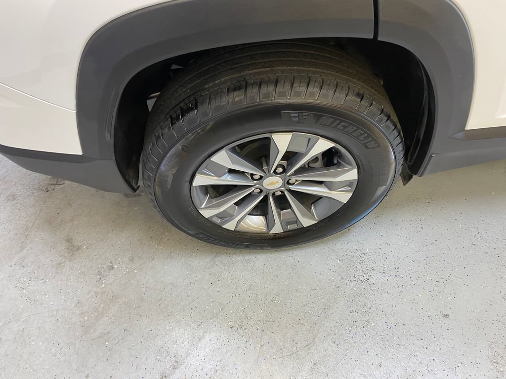 Used 2025 Chevrolet Equinox LT AWD/4WD image 13