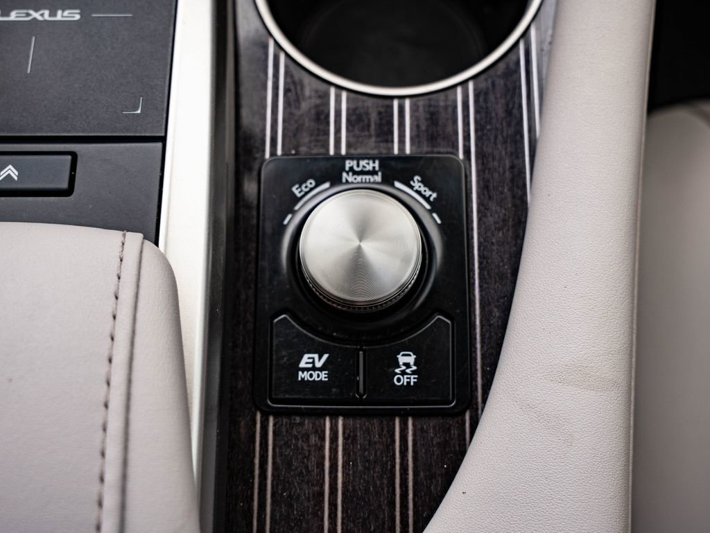 Used 2022 Lexus RX 450hL Luxury w/ Cold Area Package (CT) image 39