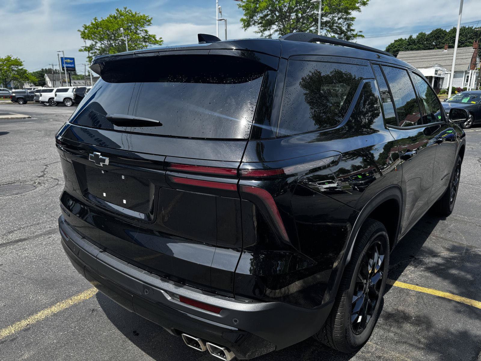Used 2026 Chevrolet Traverse LT w/ Midnight/Sport Edition FWD image 6