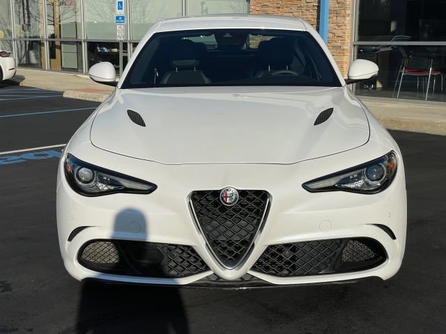 Used 2018 Alfa Romeo Giulia Quadrifoglio w/ Driver Assist Dynamic Package RWD image 12