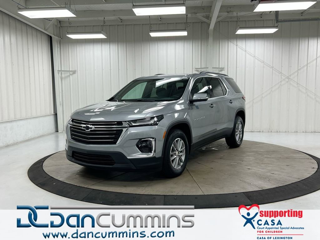 Used 2023 Chevrolet Traverse LT image 1