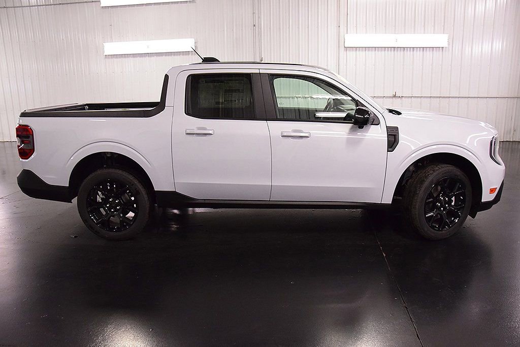 New 2025 Ford Maverick Lariat w/ Black Appearance Package image 9