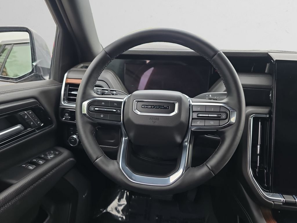 Used 2025 GMC Yukon XL Denali AWD/4WD image 12