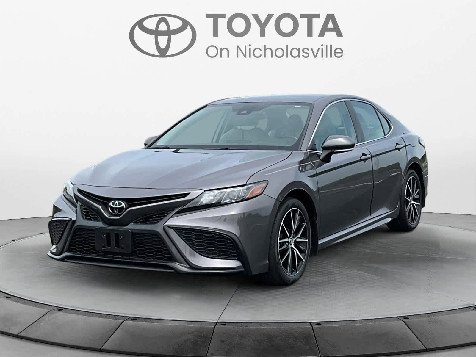 Used 2023 Toyota Camry SE AWD/4WD image 1