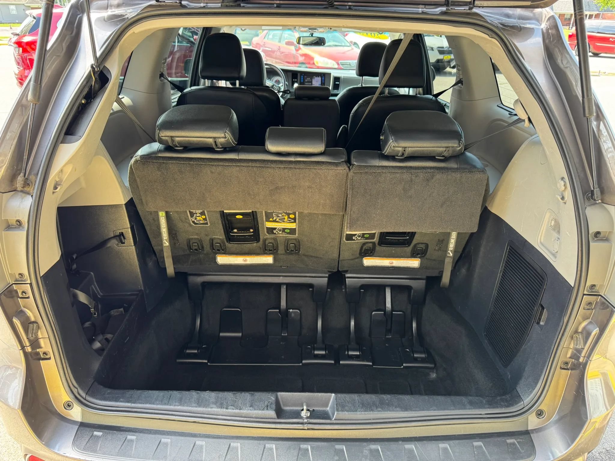 Used 2015 Toyota Sienna SE w/ SE Preferred Package FWD image 19