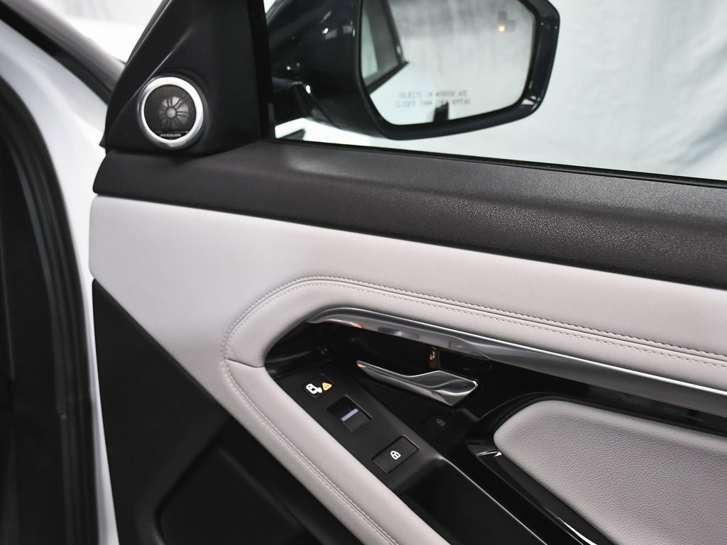 Used 2022 Land Rover Range Rover Evoque SE image 19