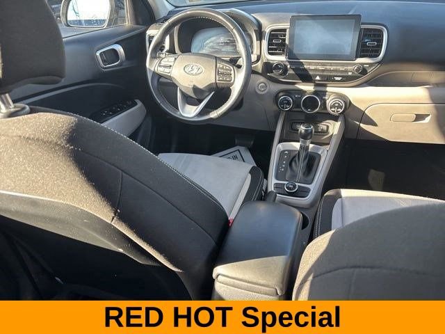 Used 2024 Hyundai Venue SEL image 37