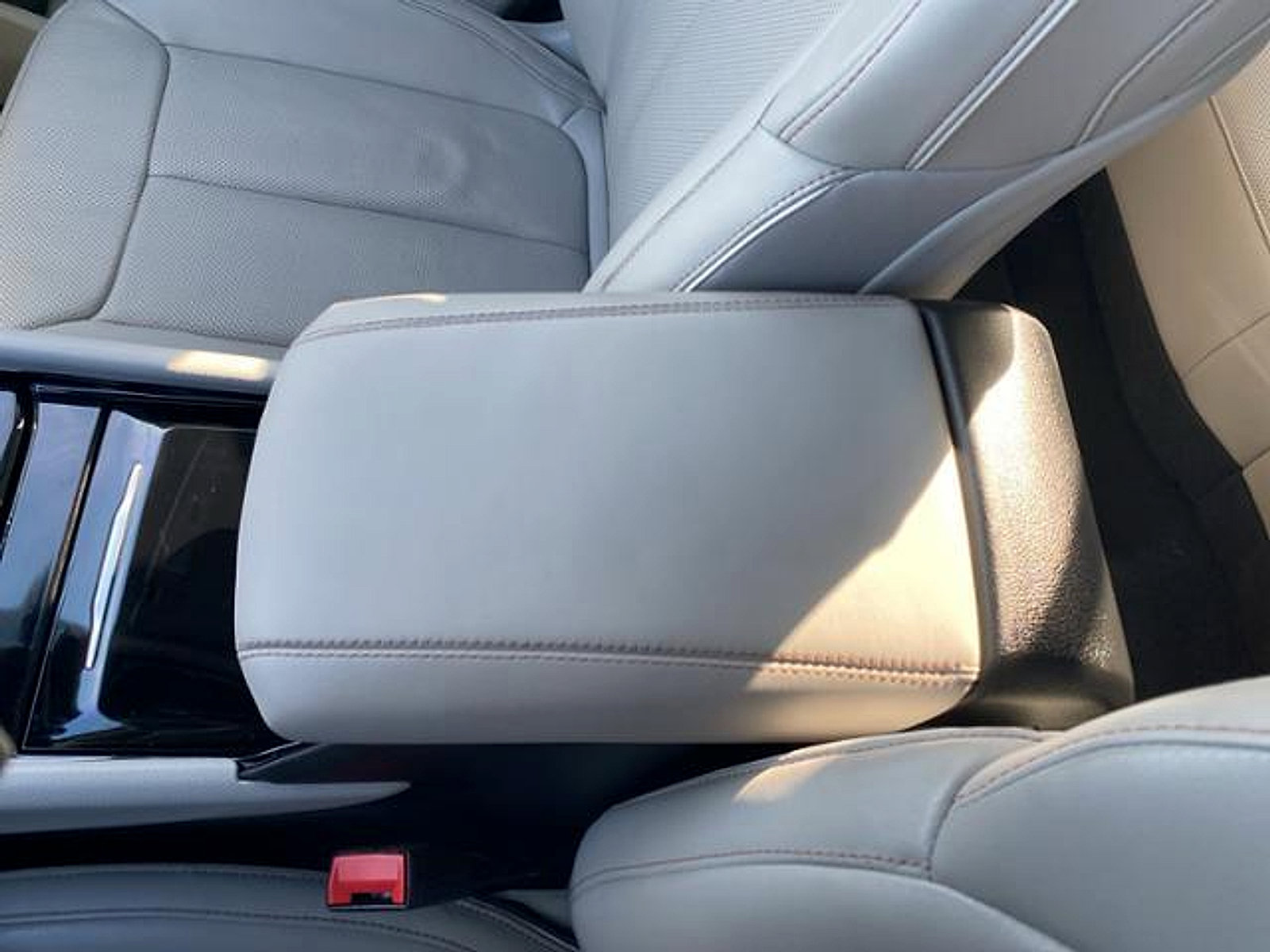 Used 2022 Jeep Grand Cherokee Overland RWD image 31