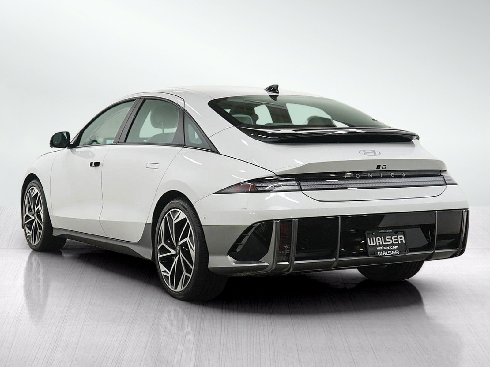 Used 2024 Hyundai Ioniq 6 Limited AWD/4WD image 3