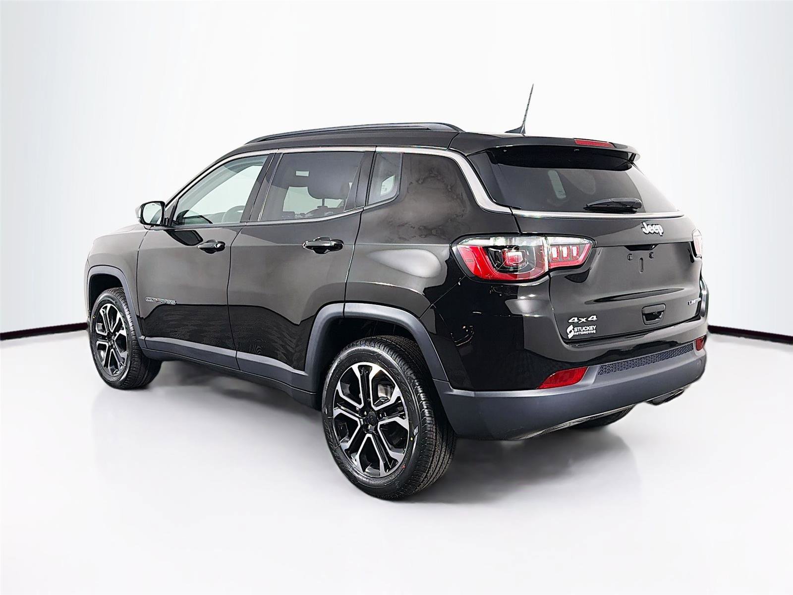 Used 2022 Jeep Compass Limited AWD/4WD image 5