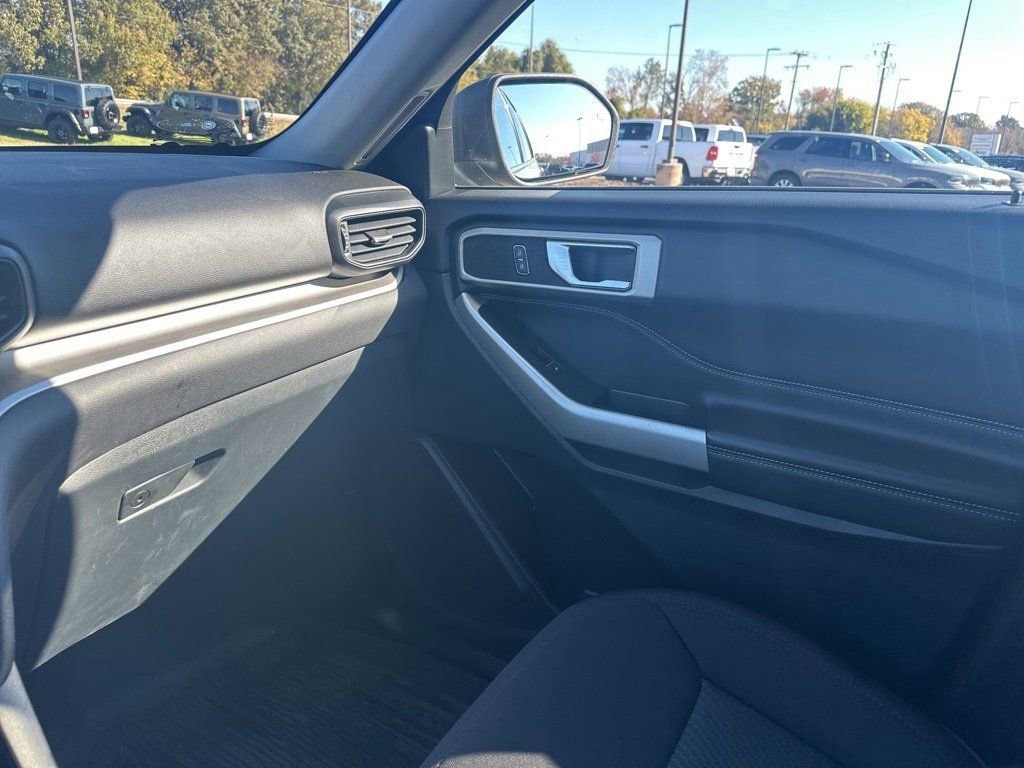 Used 2022 Ford Explorer XLT image 33