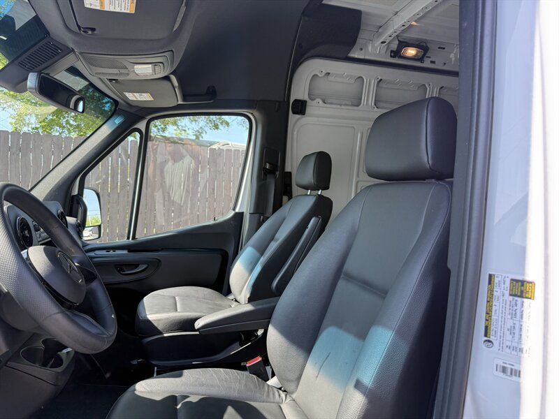 Used 2025 Mercedes-Benz Sprinter 2500 image 29