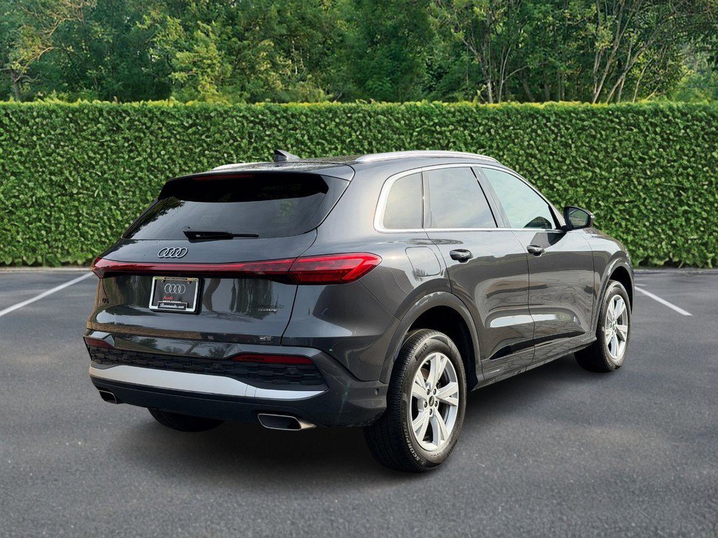 Used 2025 Audi Q5 Premium w/ Convenience Package image 3