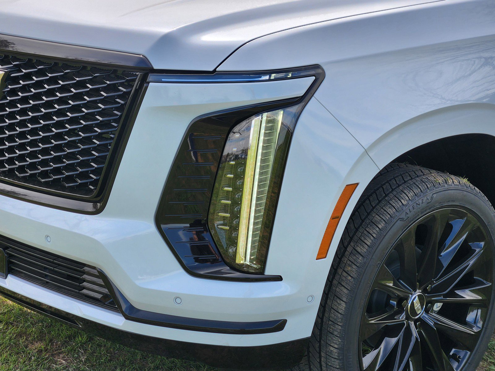 New 2026 Cadillac Escalade ESV Platinum Sport w/ LPO, ONYX Package image 6